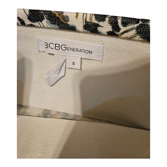 BCBGeneration Small Floral Mini Skirt - Picture 3 of 7